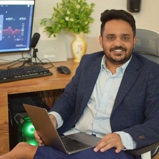 TRADING WITH KAROL - Stock Market Analyst
